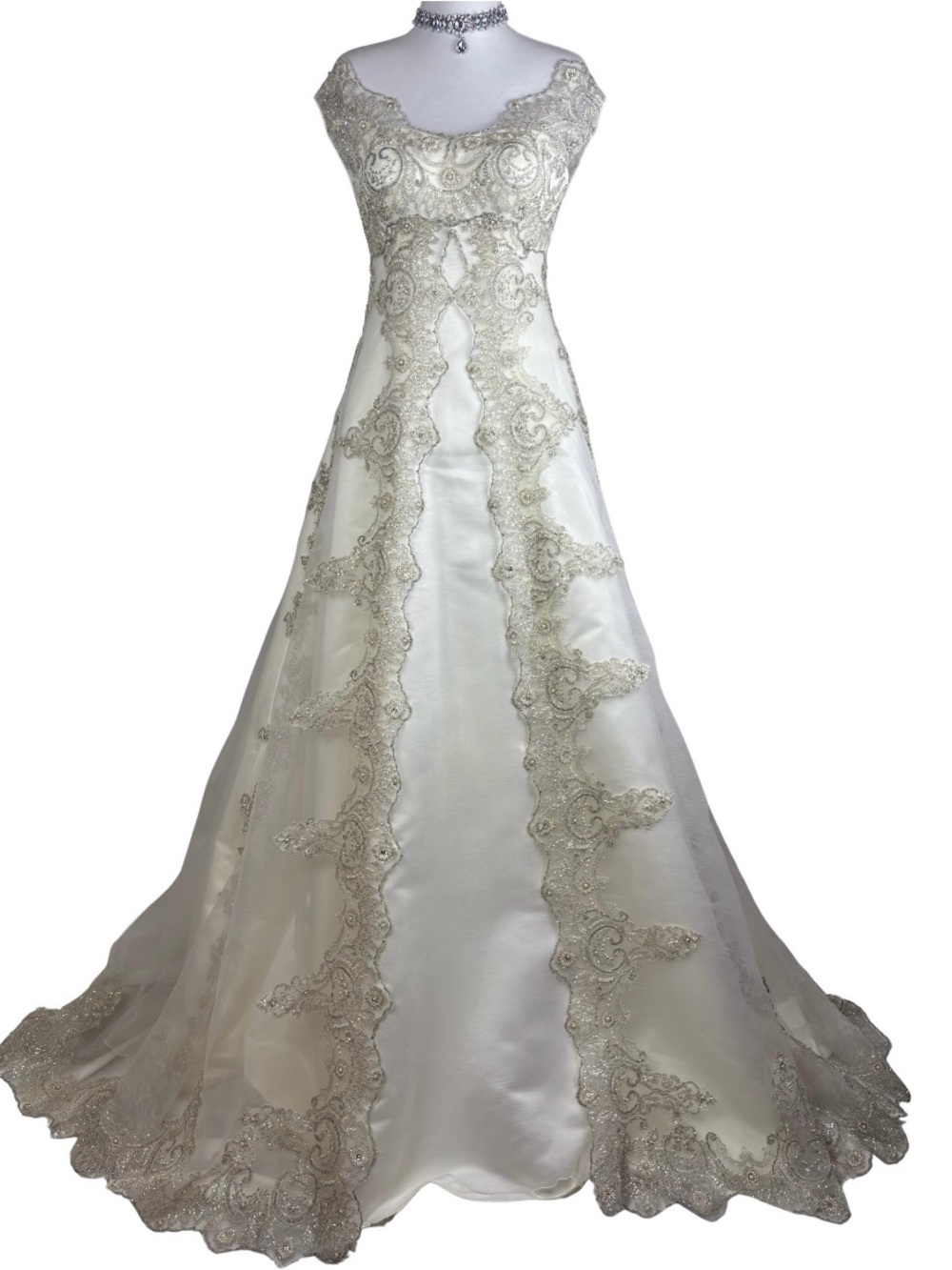 Ivory Beaded Lace Appliqué Wedding Dress